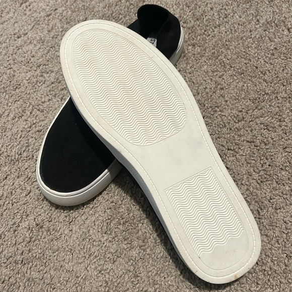 Steve Madden slip ons - Picture 3 of 3